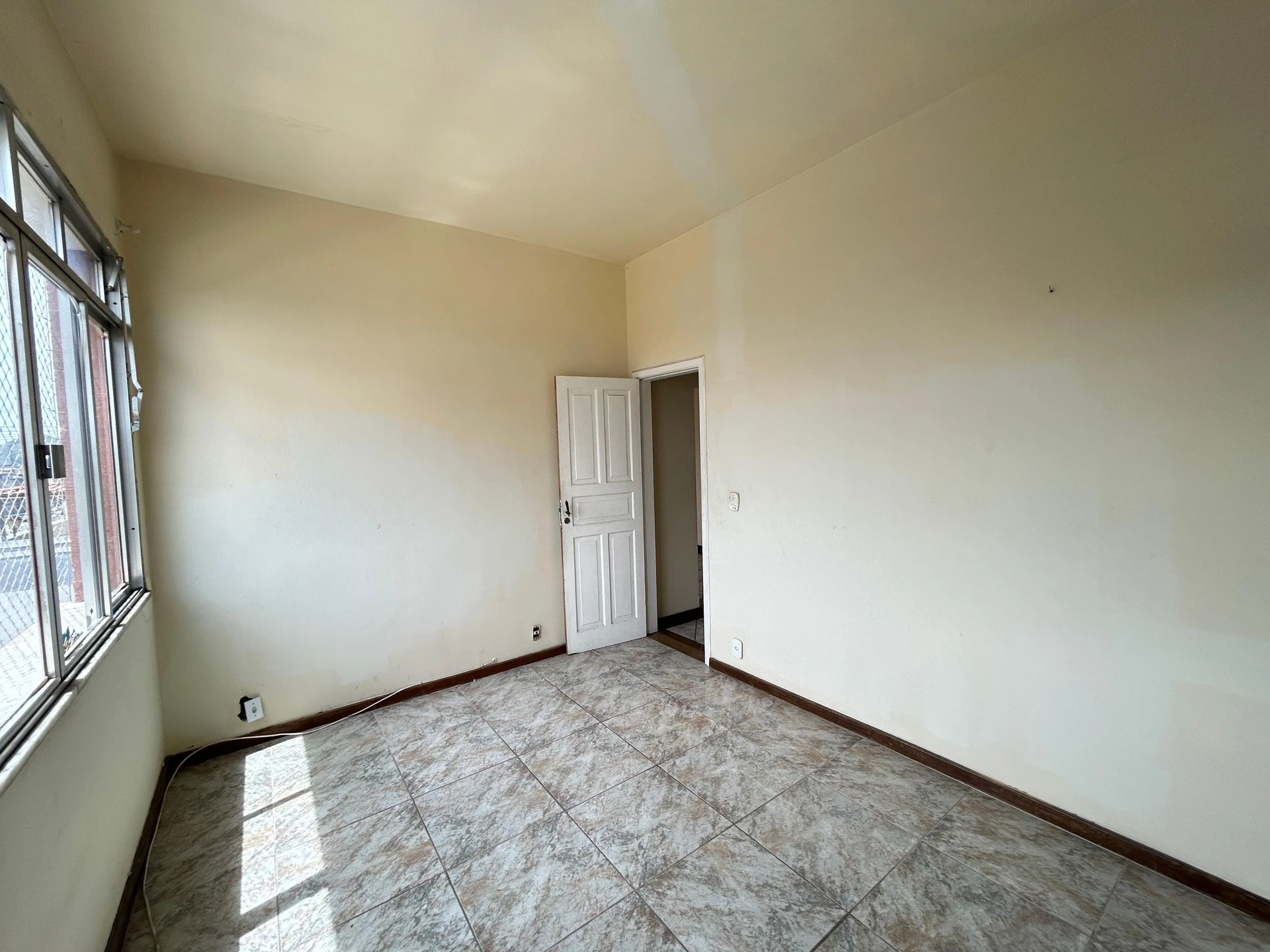 3-bedroom apartment with a walk-in closet — photo 6