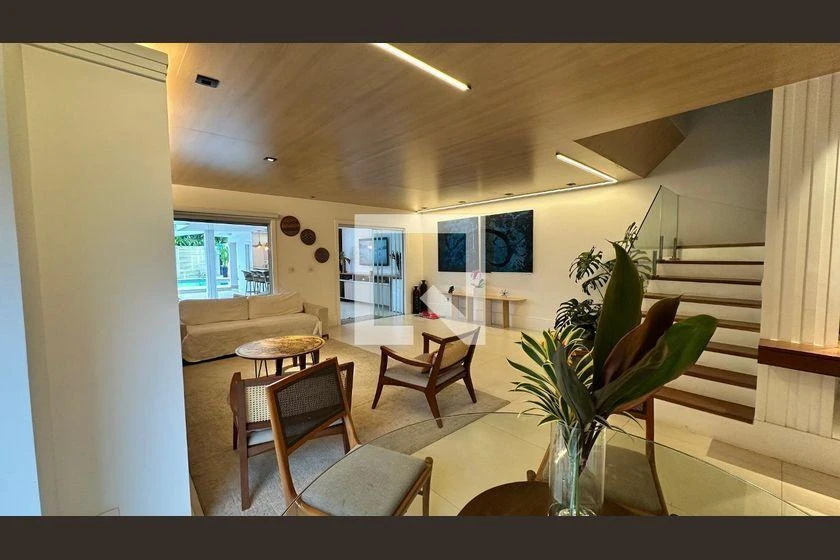 5-bedroom house with a home office — photo 3
