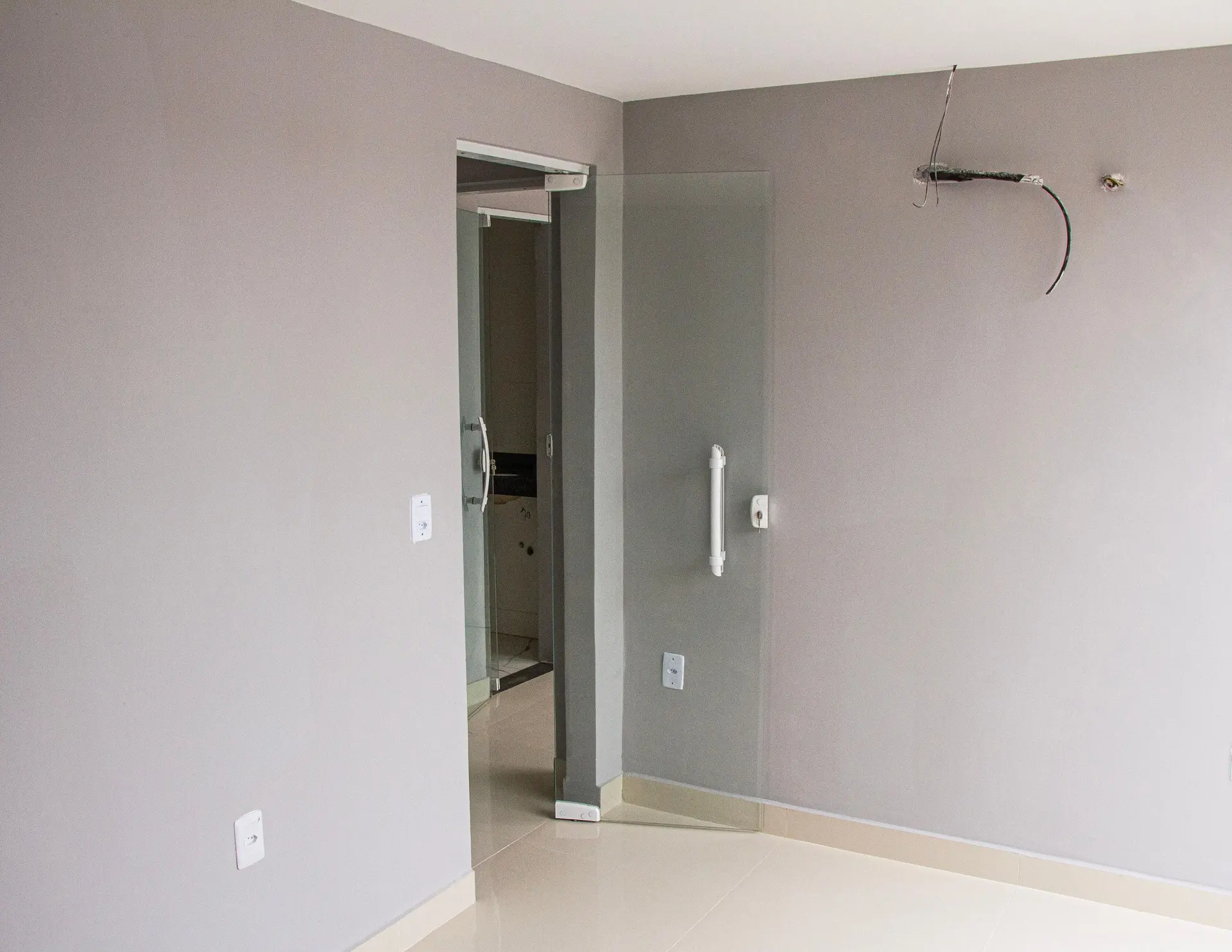 4-bedroom house with an open-plan kitchen and fridge — photo 30