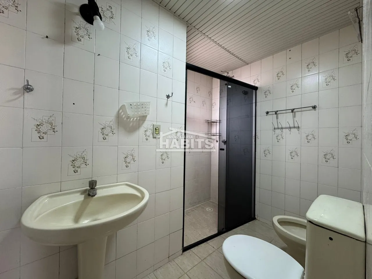 Wood or laminate floors in a 2-bedroom apartment, 72 m² — photo 11