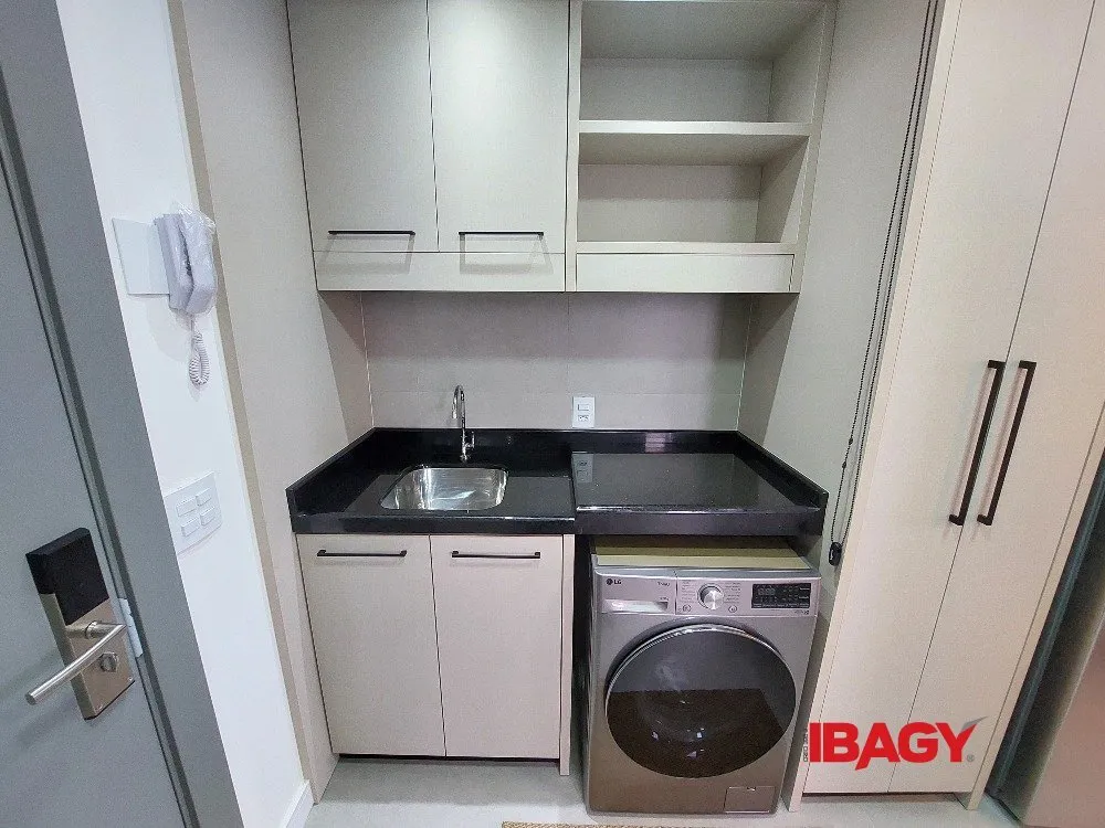 Furnished studio with a glass-enclosed balcony — photo 88