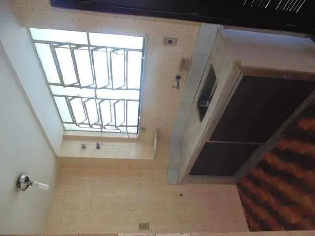 Apartment with a closed-off kitchen and 3 bedrooms — photo 8