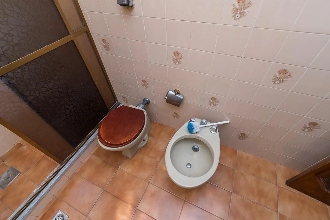 Casa sem mobília com 4 quartos e varanda — photo 70