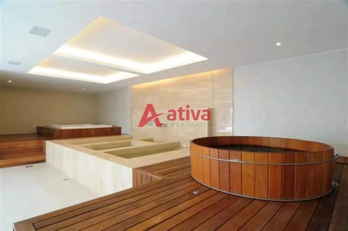 4-bedroom apartment with a glass-enclosed balcony — photo 39