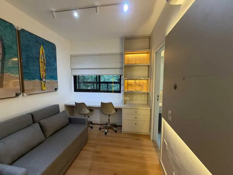 Furnished apartment with 3 suites and glass balcony — photo 12