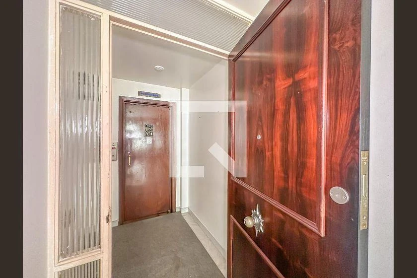 3-bedroom apartment with a bathtub — photo 37