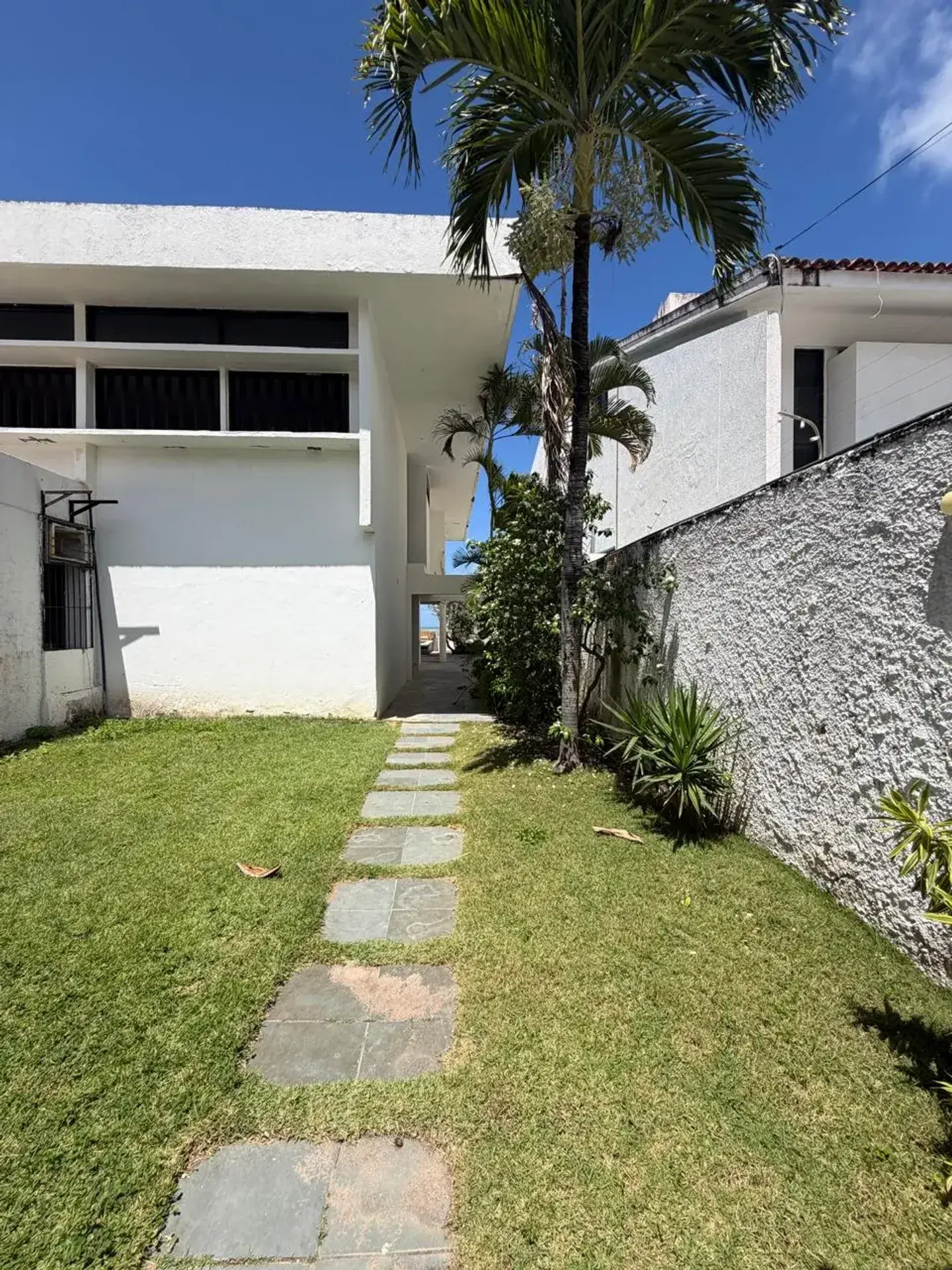 4-bedroom house with a water view in João Pessoa — photo 27