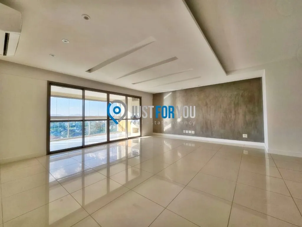 4-bedroom apartment with 233 m² and 5 bathrooms — photo 60