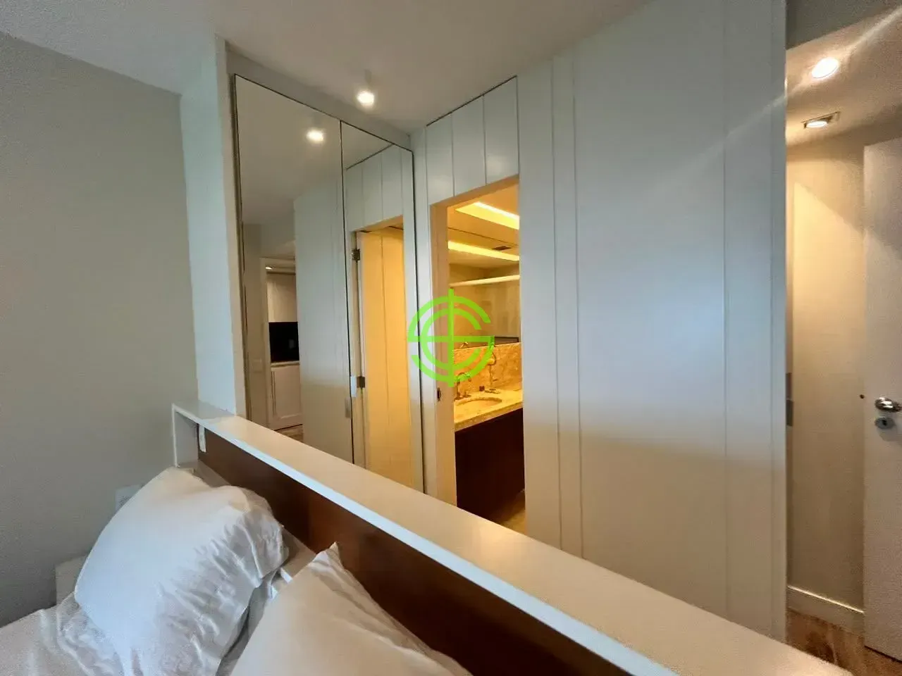 Furnished apartment with 2 bedrooms and 3 bathrooms — photo 33