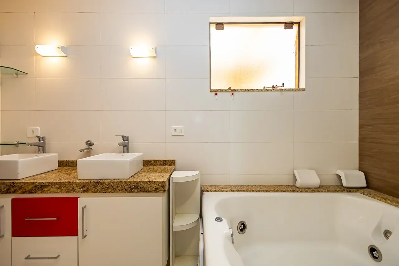 Furnished house with 5 bedrooms and 470 m² — photo 69