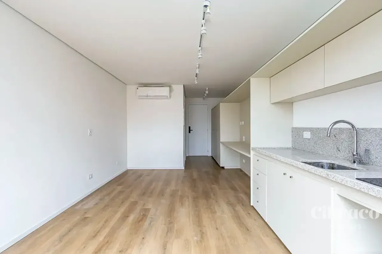Estúdio sem mobília com 1 quarto e 1 banheiro