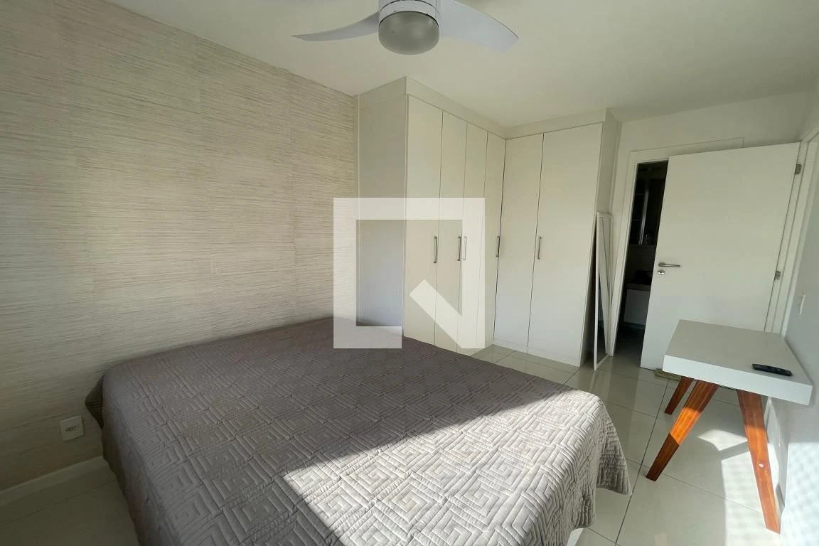 Furnished 2-bedroom apartment with balcony — photo 15