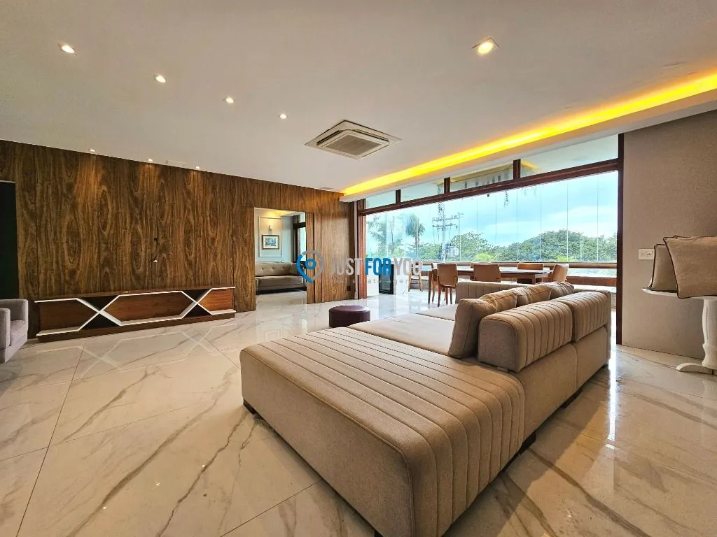Floor-to-ceiling windows in a 3-bedroom apartment, 250 m² — photo 6
