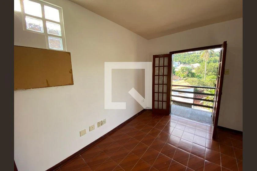 Rental house with 6 bedrooms and 704 m² — photo 15