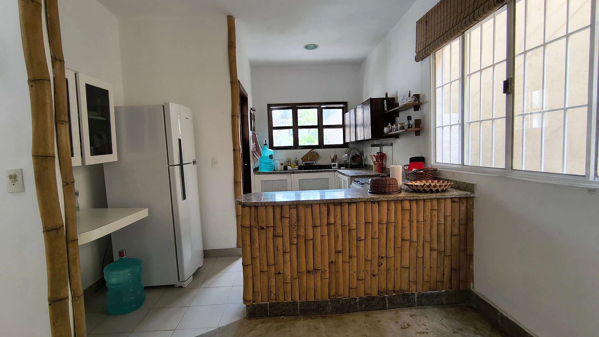 5-bedroom house with a bathtub — photo 6