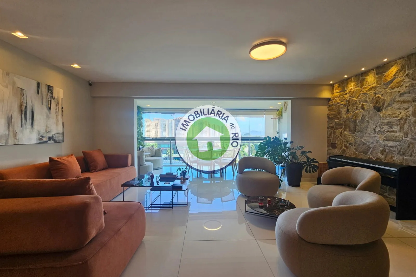 Unfurnished apartment with 4 bedrooms and glass balcony — photo 16