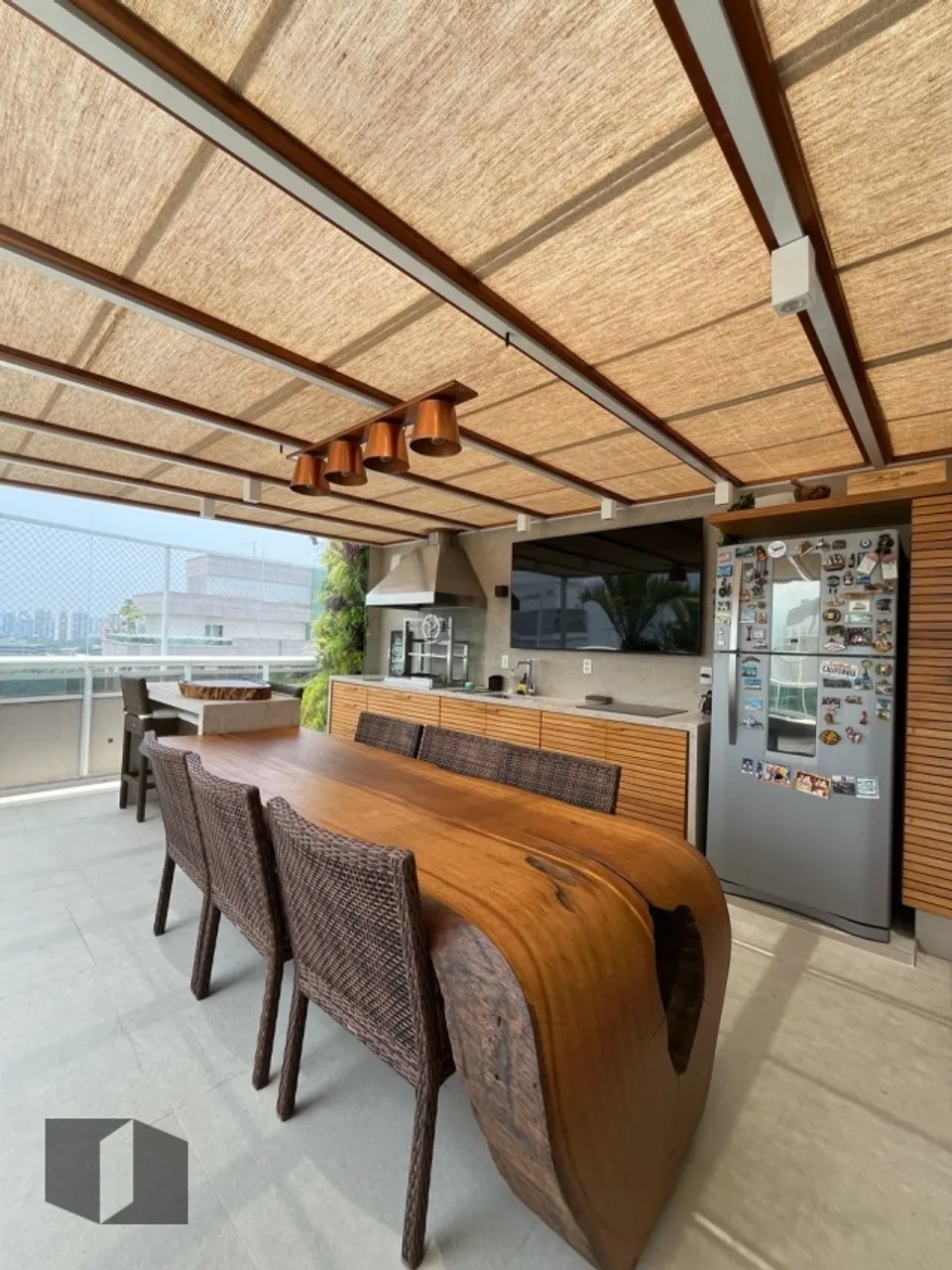 Furnished apartment with 3 bedrooms and 4 bathrooms — photo 17