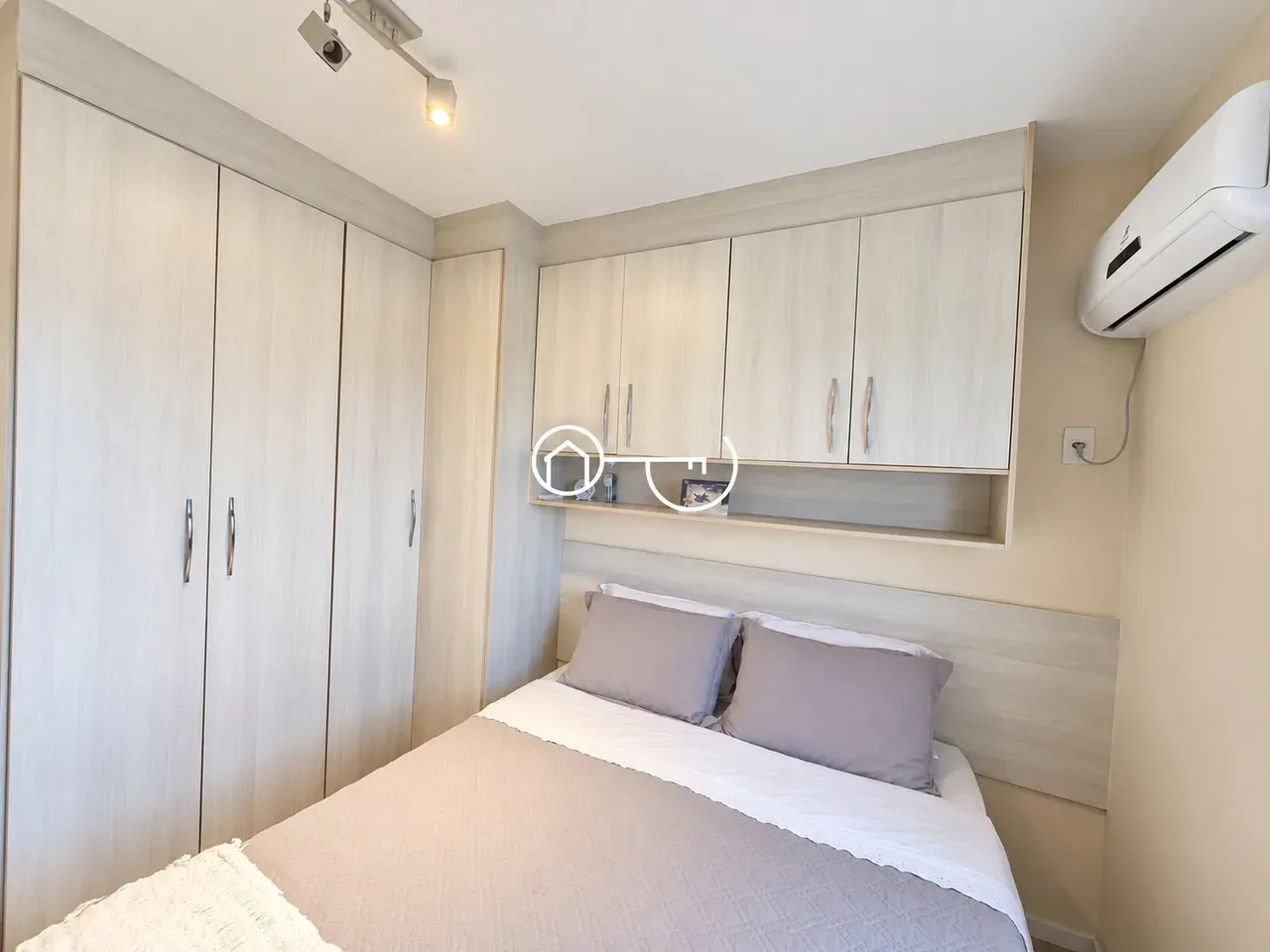 Glass-enclosed balcony in a 2-bedroom apartment, 62 m² — photo 9