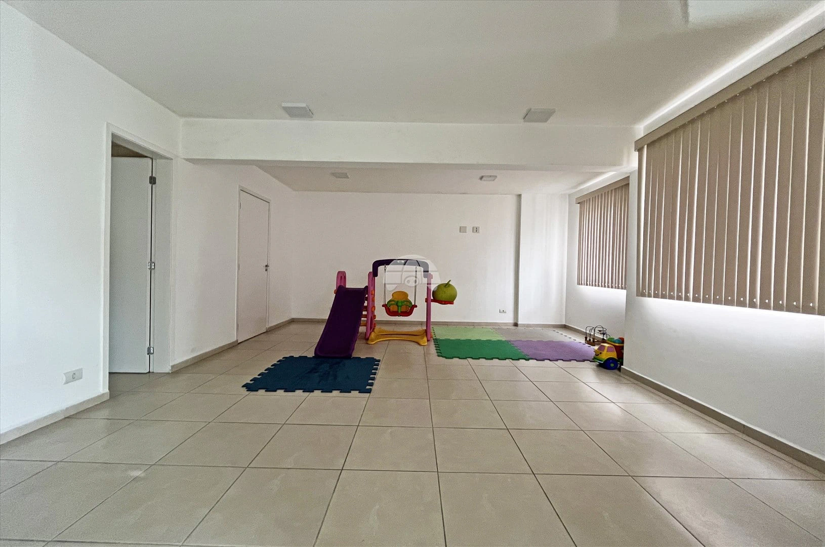 Apartment, 59 m², with wood or laminate floors — photo 16