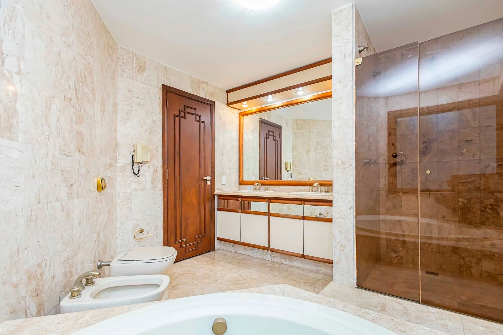 Rental house with 4 bedrooms and 5 bathrooms across 550 m² — photo 47