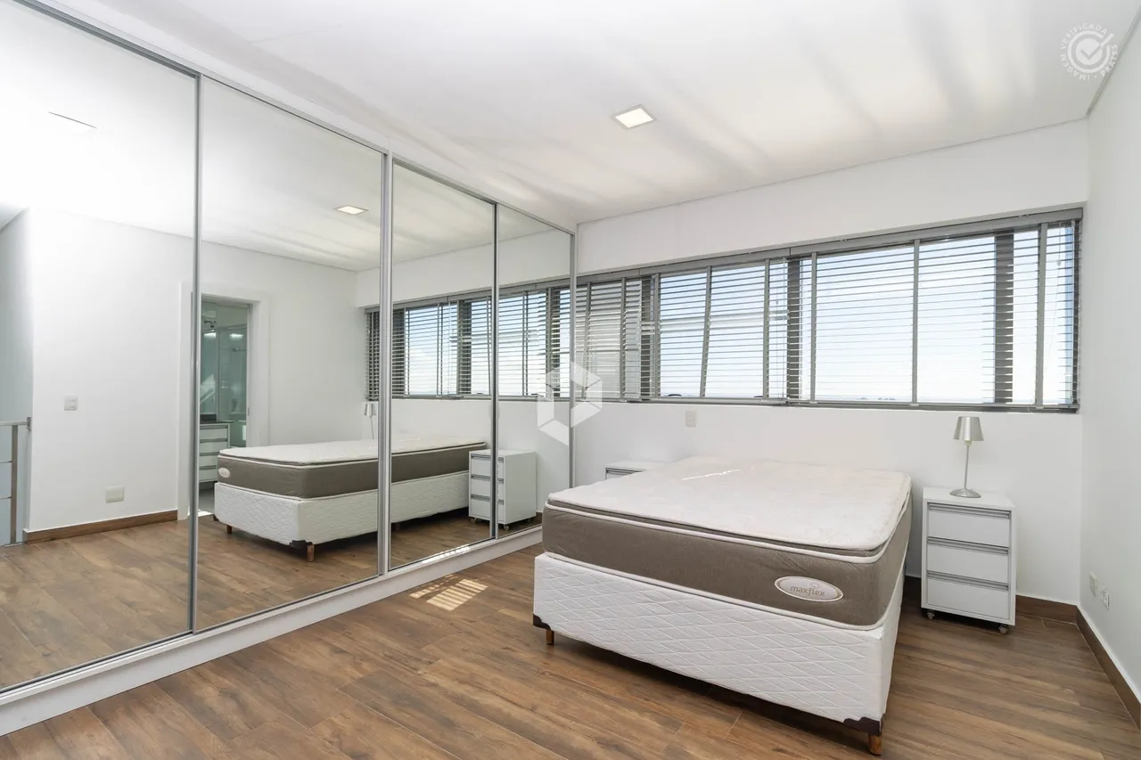 Furnished 1-bedroom apartment with city view — photo 5