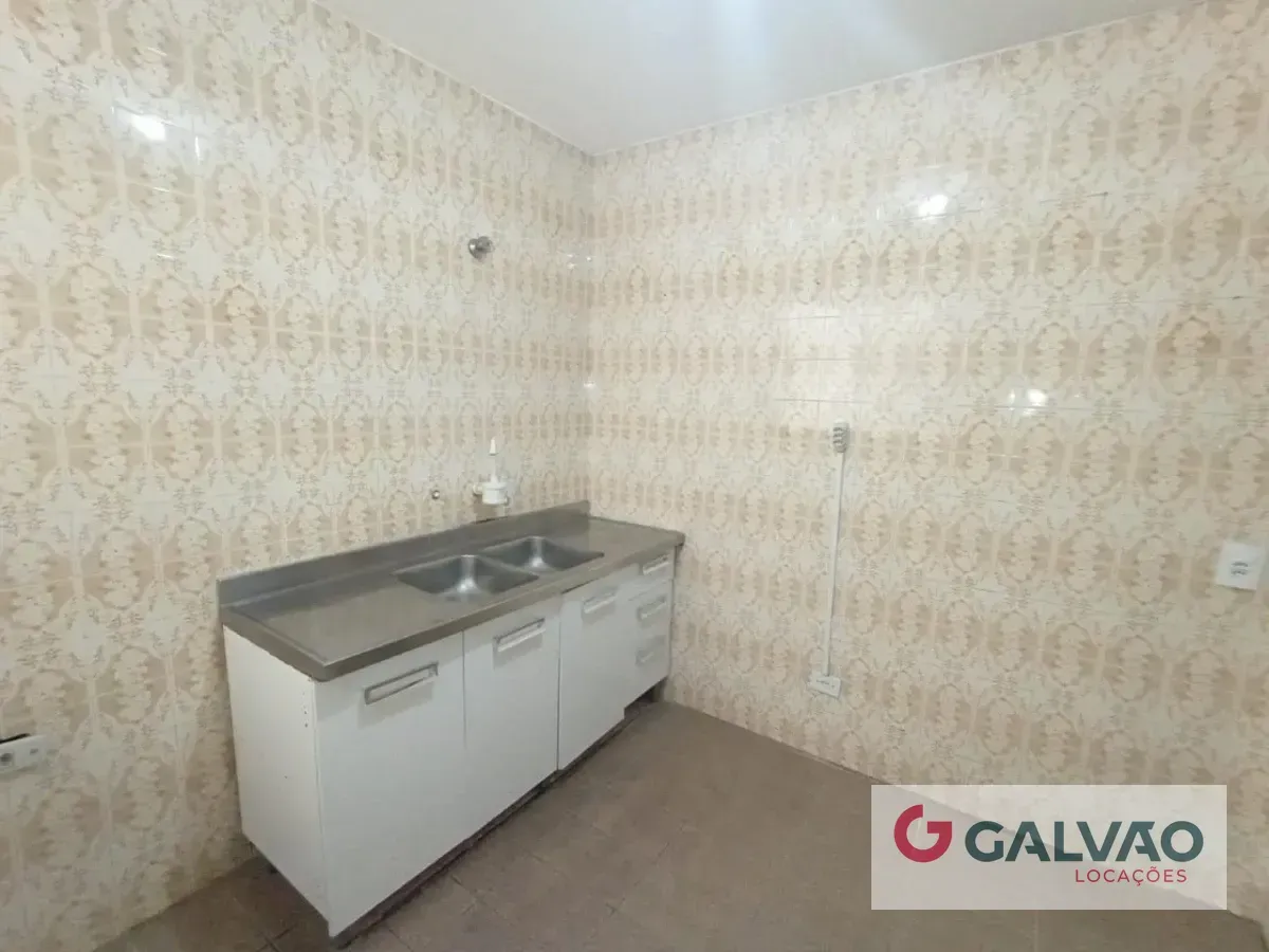 Квартира з 3 спальнями та дерев'яною підлогою або ламінатом — photo 2