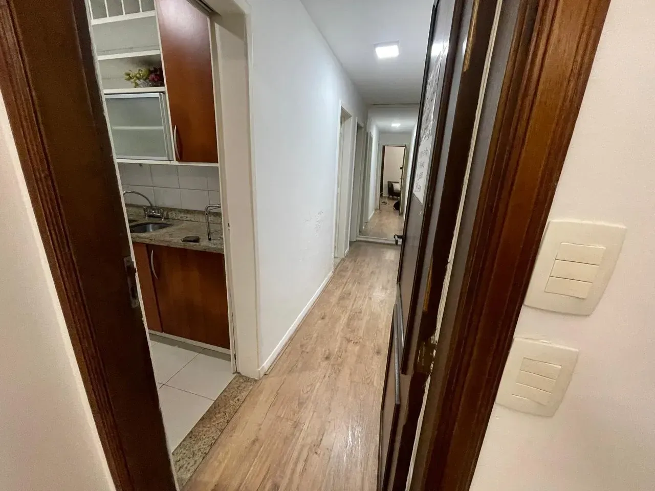 Furnished 3-bedroom apartment with a parking space — photo 2