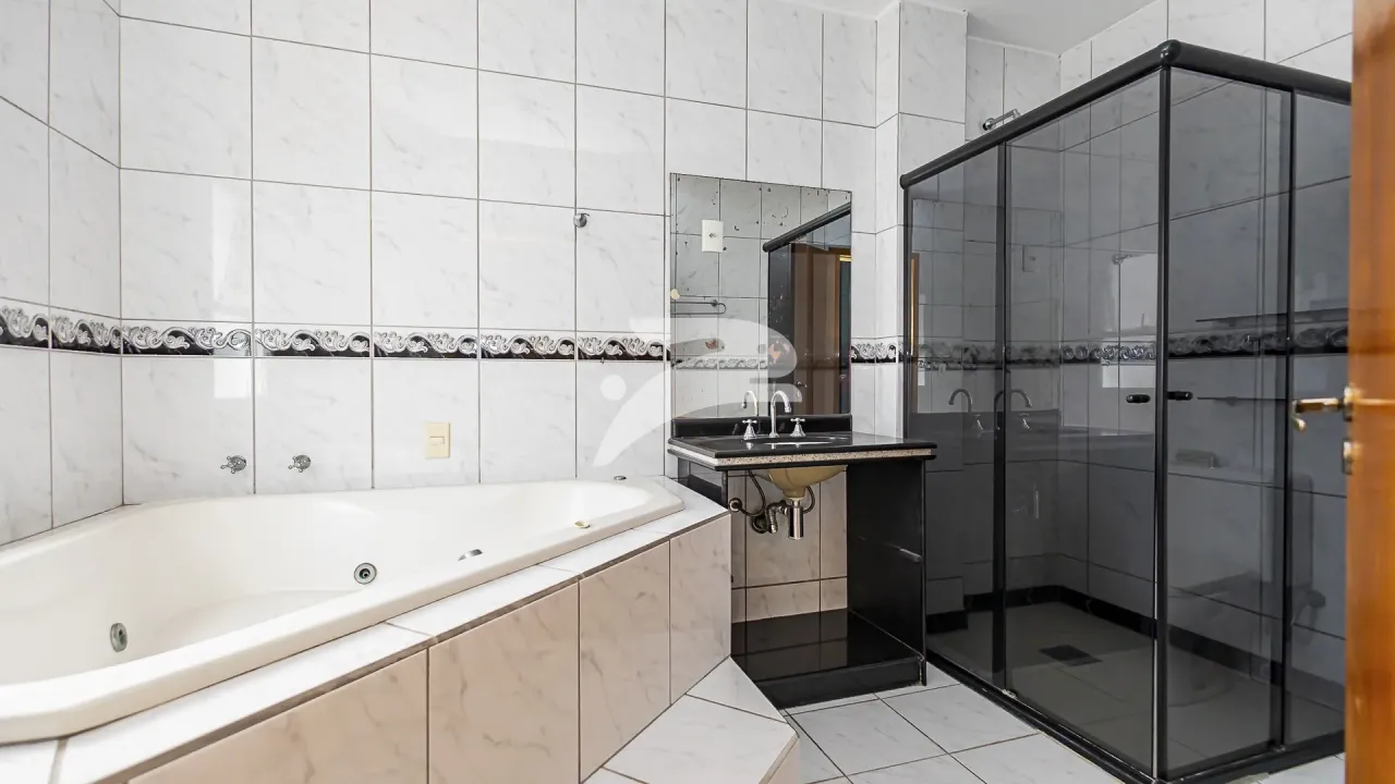 House with 3 bedrooms and a private BBQ area — photo 10