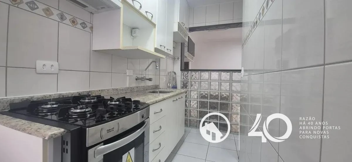 2-bedroom apartment with wood or laminate floors in Curitiba