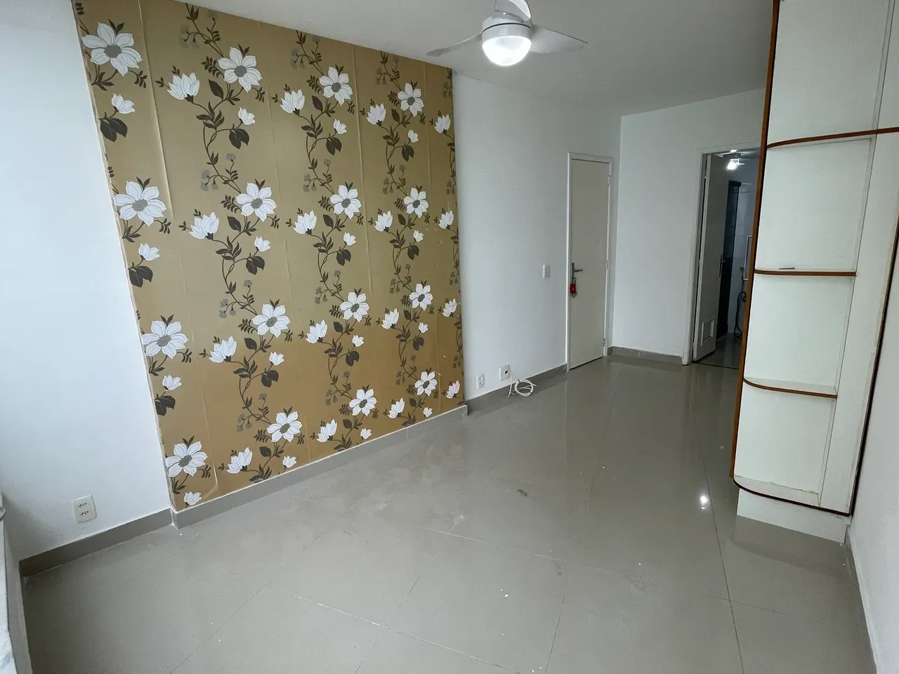 Unfurnished apartment with floor to ceiling windows — photo 29