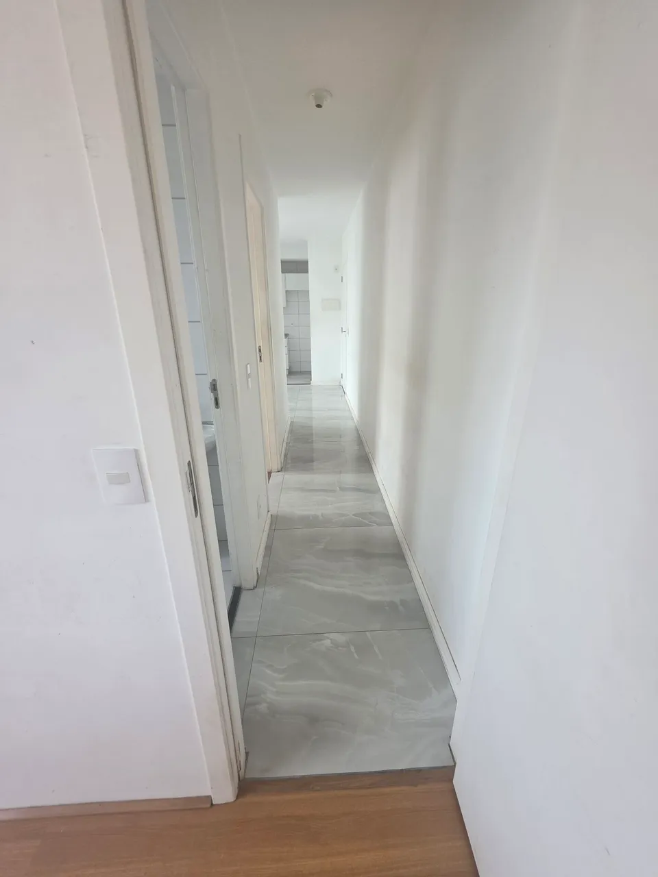 2-bedroom apartment in a building with a gym — photo 4