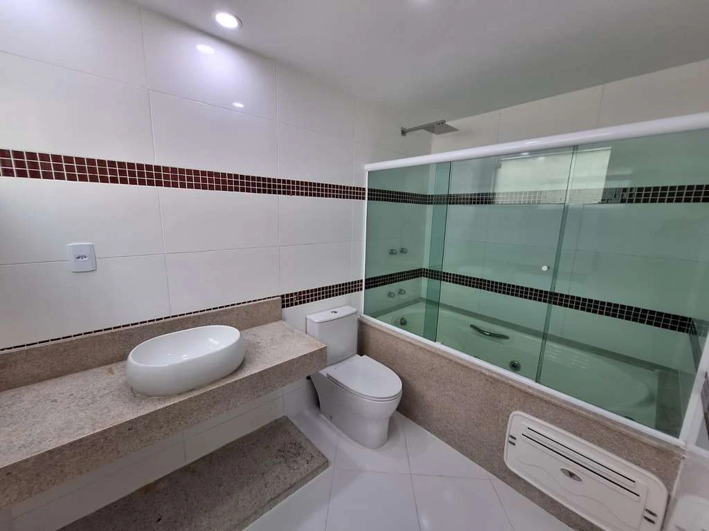 House with 4 ensuites and open-plan kitchen, 296 m² — photo 13