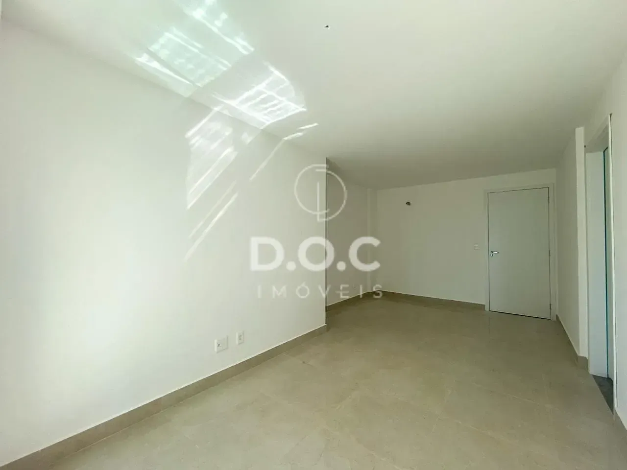 Balcony with a grill in a 2-bedroom apartment, 70 m² — photo 20