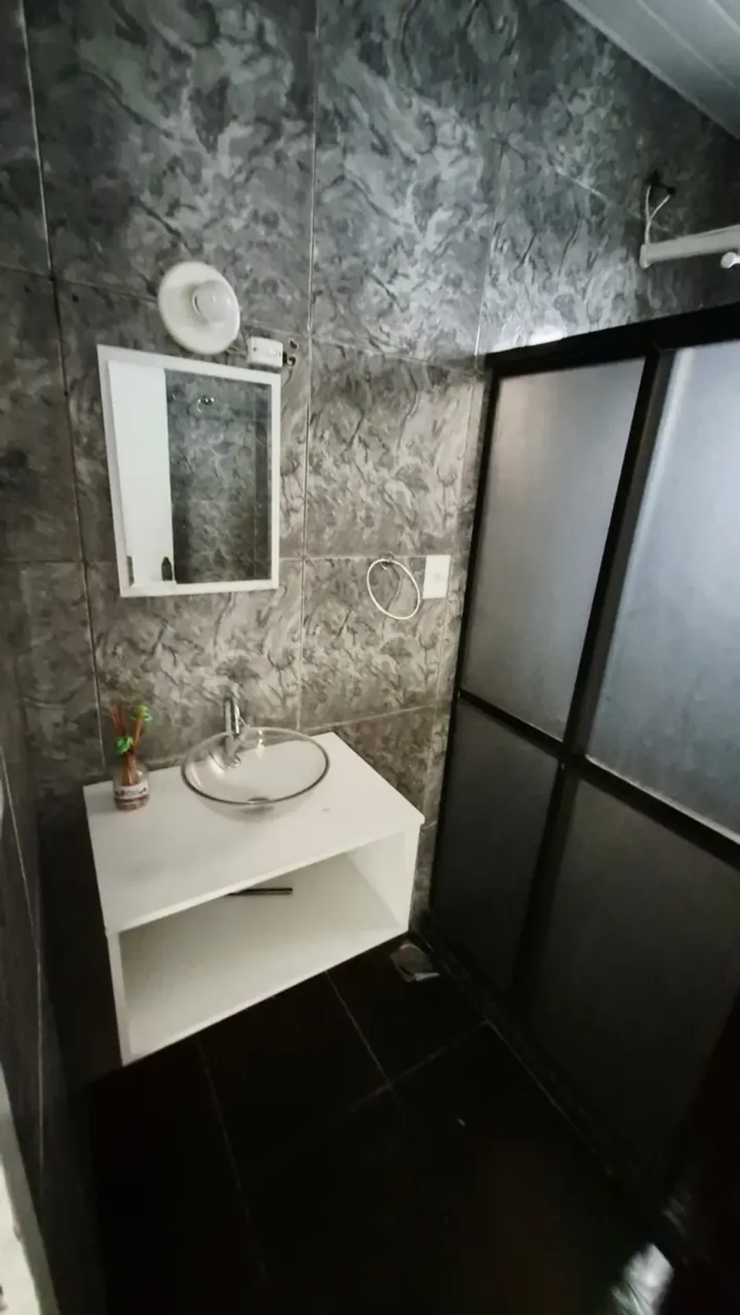 Linear street-facing house with 2 bedrooms and a backyard — photo 16