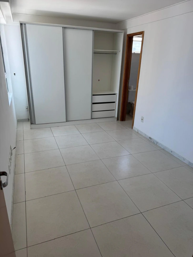4-bedroom apartment in a building with a gym — photo 8
