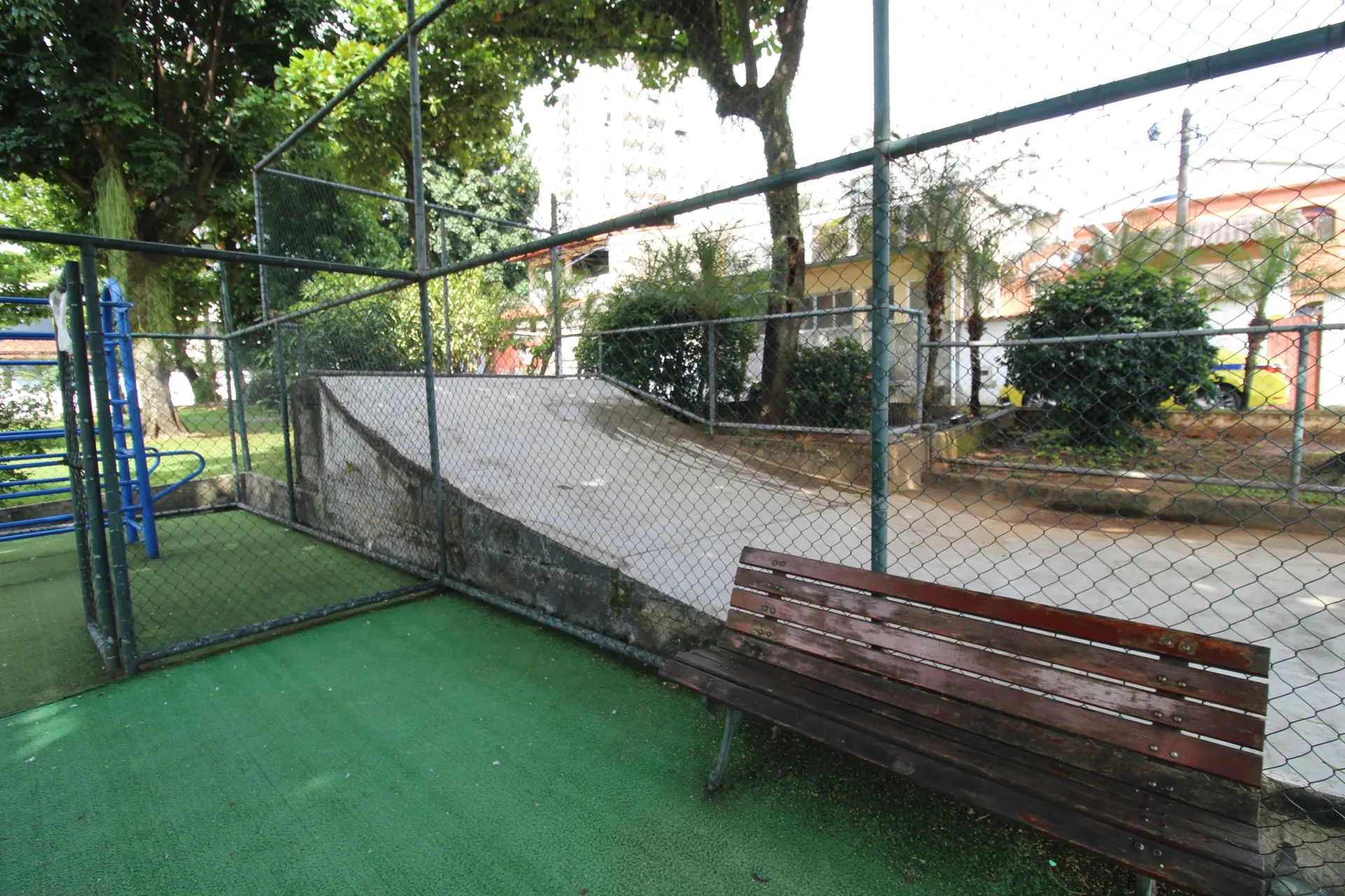 Garden in a 3-bedroom house, 100 m² — photo 28
