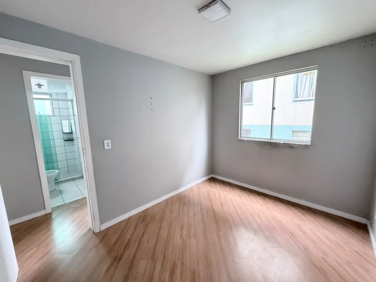 Wood or laminate floors in a 2-bedroom apartment, 42 m² — photo 8