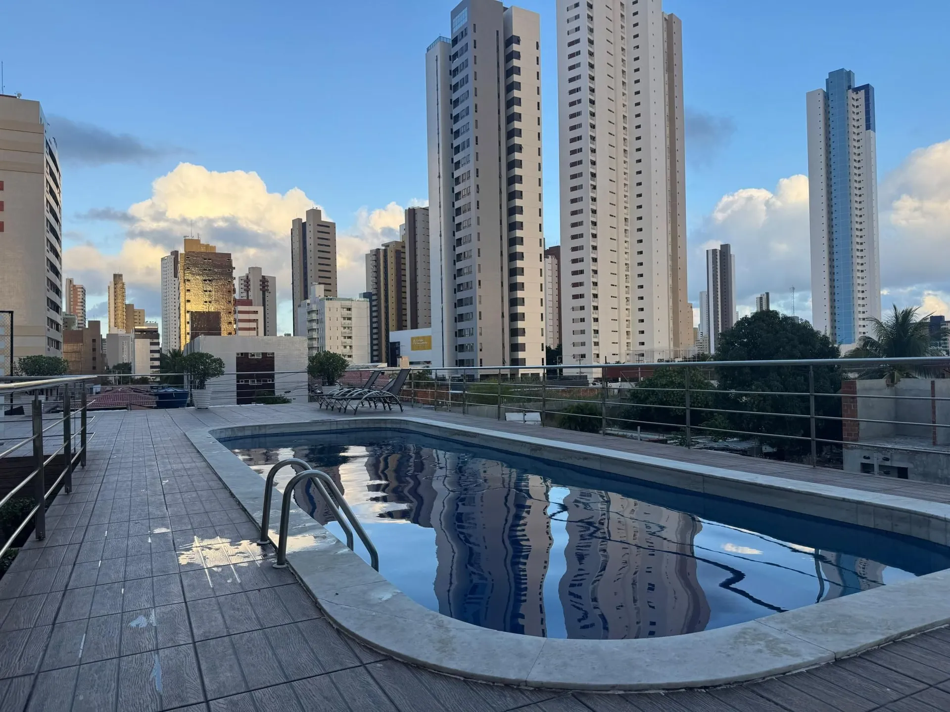 3-bedroom apartment in a building with a pool — photo 18