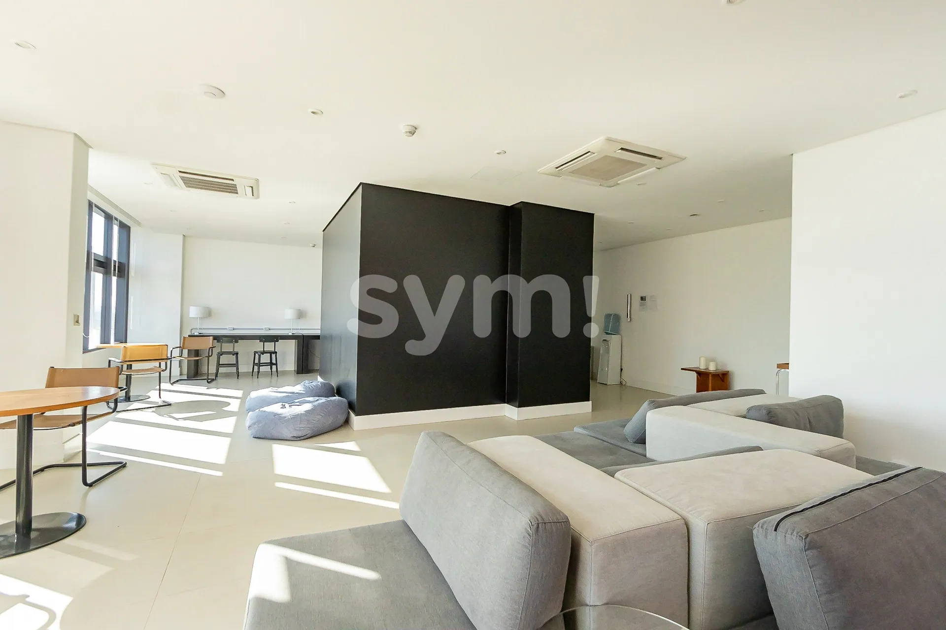 Furnished 2-bedroom apartment with a balcony grill — photo 61