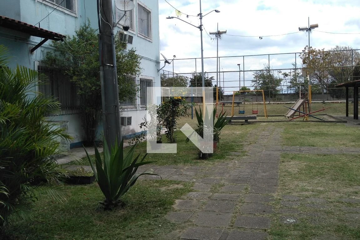 2-bedroom apartment in a building with a pool — photo 60