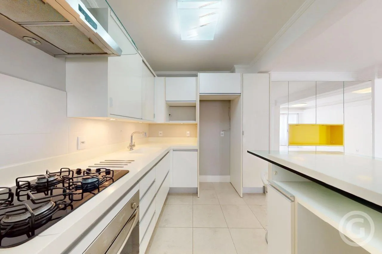 132 m² apartment with a water view and a bathtub — photo 2