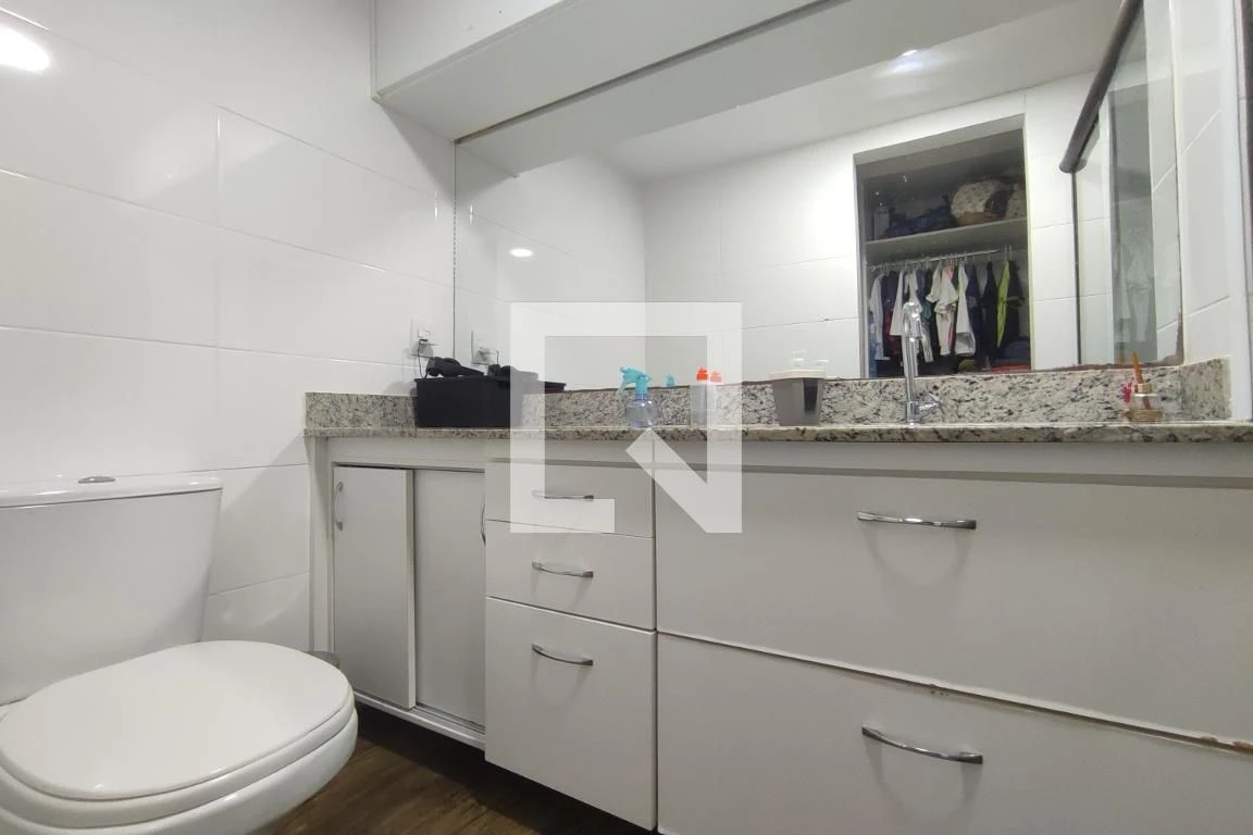 Apartamento de 89 m² com janelas do piso ao teto e closet — photo 12