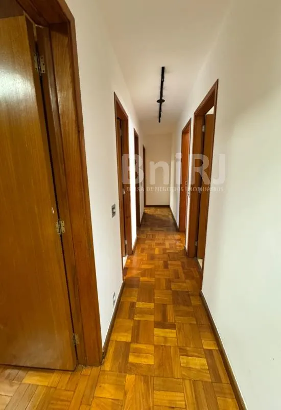 Home office in a 4-bedroom apartment, 280 m² — photo 34