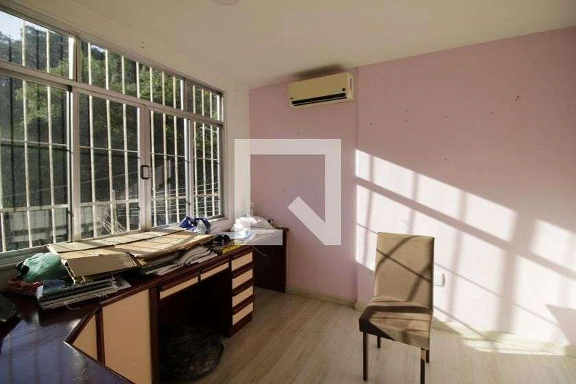Casa de 381 m² com 7 quartos, 4 banheiros e jardim — photo 20