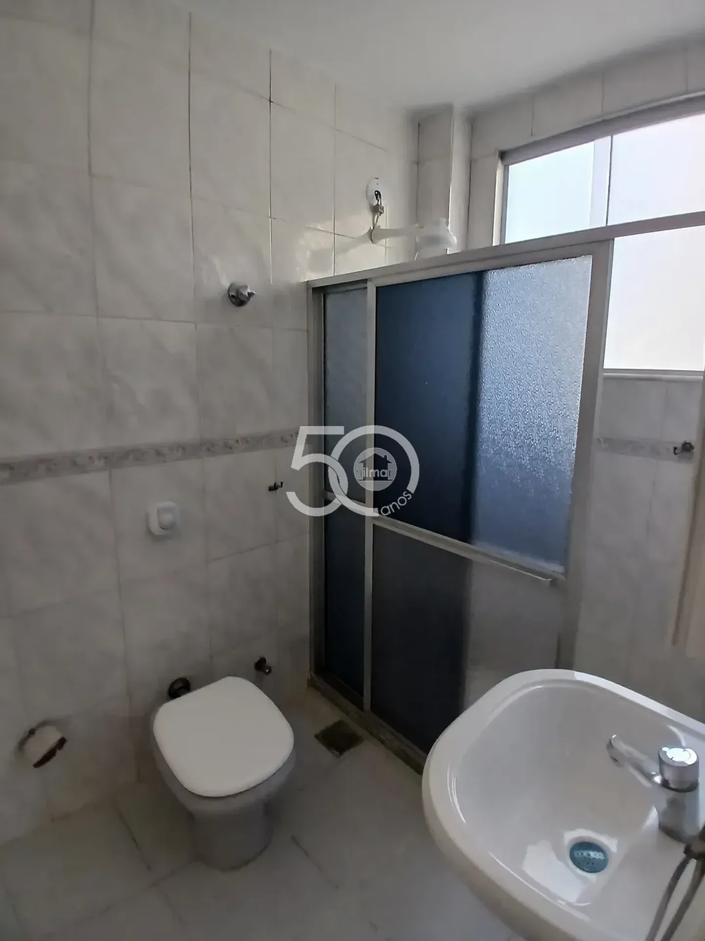 Apartamento de 2 dormitorios con balcón y cocina separada — photo 9