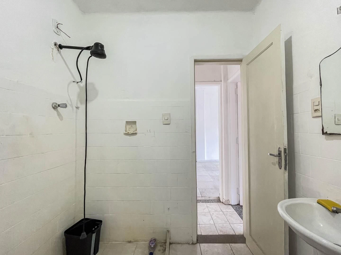 1-bedroom unfurnished apartment with no parking — photo 2
