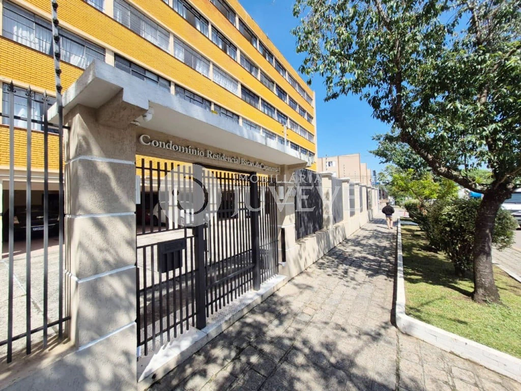 3-bedroom apartment in a building with a pool — photo 26