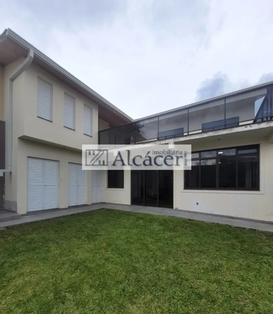 4-suite house 510 m² with laundry area and private garden — photo 2
