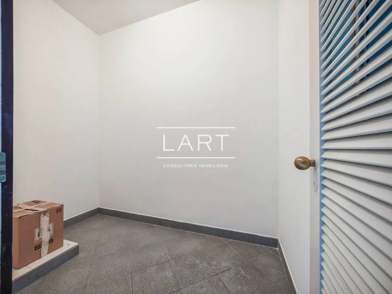 Apartment on the 8th floor with a water view — photo 23