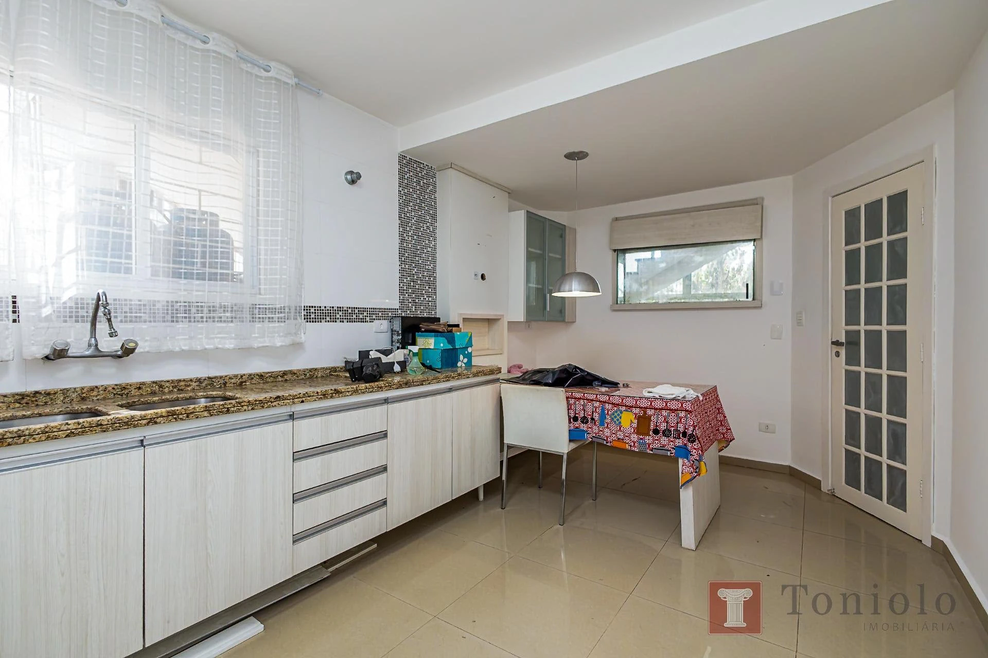 380 m² house with a bathtub and a walk-in closet — photo 10